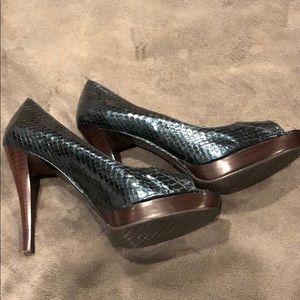 Green snakeskin Calvin Klein heels never worn 6.5
